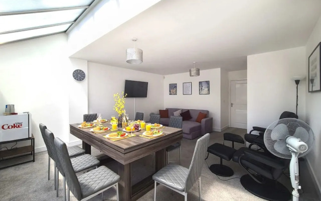 Last Minute Deals 4BR House of Four Chimneys