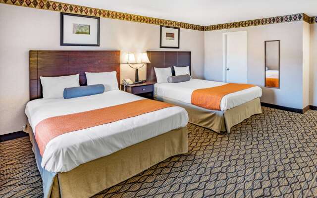 Howard Johnson by Wyndham Lenox