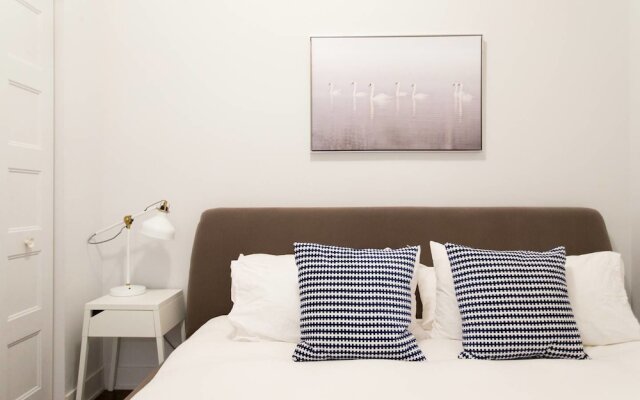 Amazing Plateau Loft Steps Away From Mount-royal