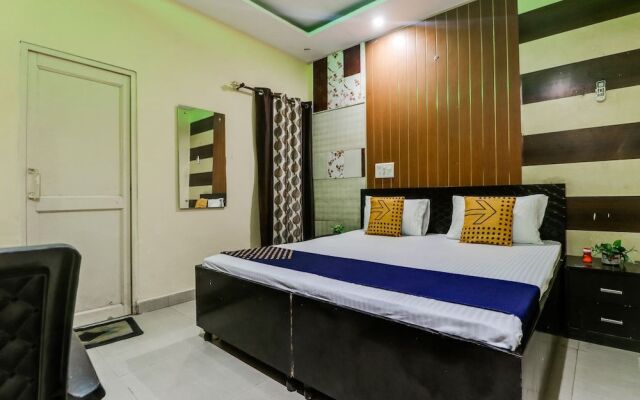 Spot On 61068 Hotel Kr