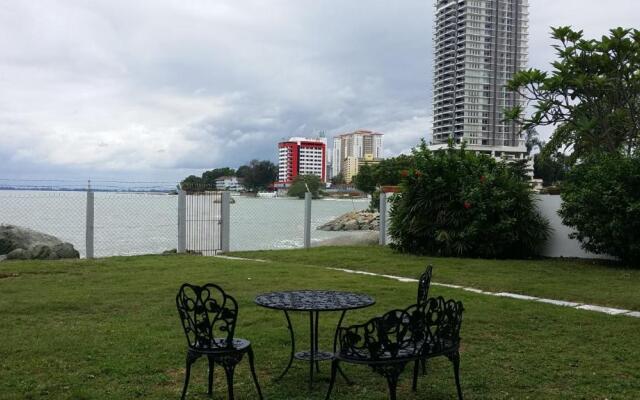 Beach Front Bungalow Tanjung Bungah