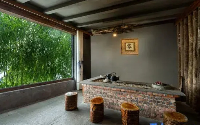 Tengchong Heshun Feipu Mountain House Inn