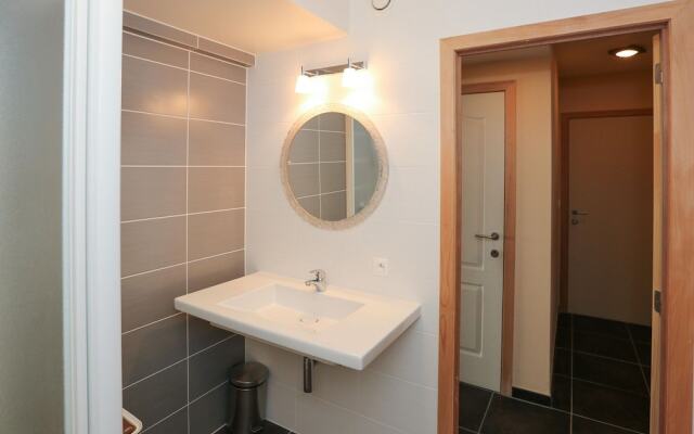 Sleek Stay by the Sea