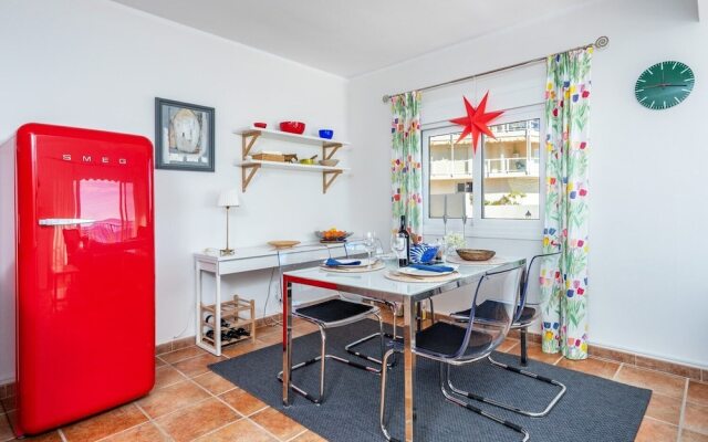 Lovely Beachfront Apartment with Sunny Balcony Ref 35