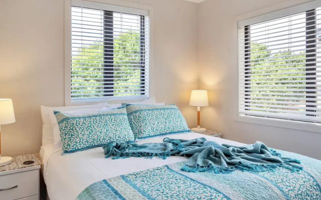 Beautifully Styled 2BR w 2 Carparks & Aircon