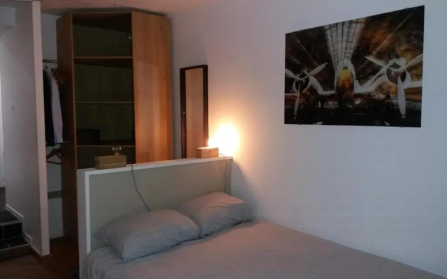 Studio avec terrasse, proche tram