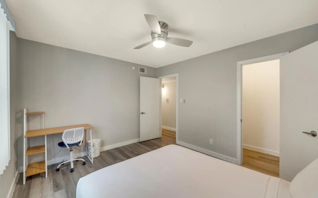 Stylish 2BR Near UT Hyde Park Evonify
