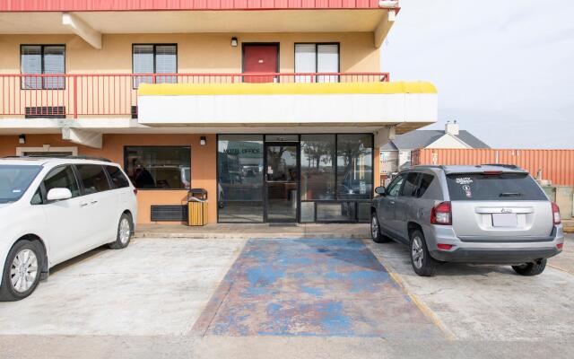 OYO Hotel Tulsa International Airport