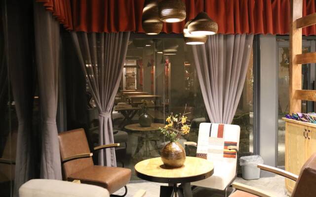 The Twelve Manor•Terraces Lodge