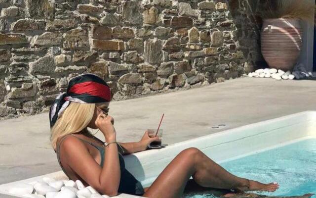 Parian White Luxury Apartments