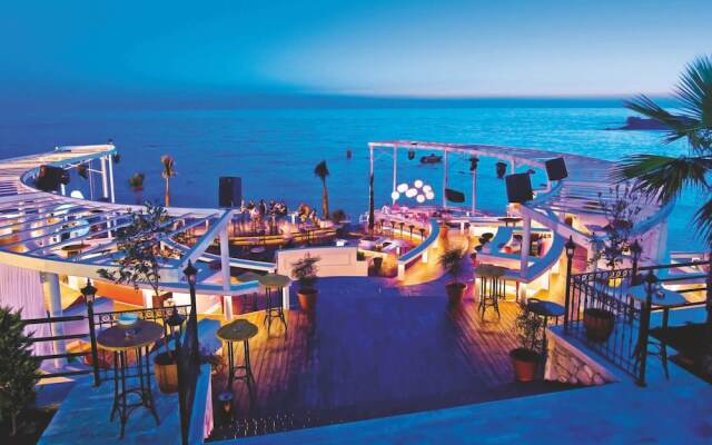 Spacious Apartment in Novalja near Sea