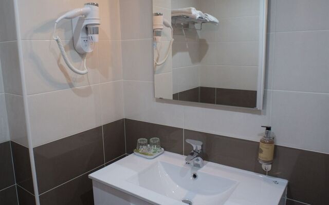 Hotel Milton (ex Gis Hotel)