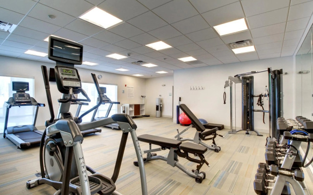 Holiday Inn Express & Suites Galesburg by IHG