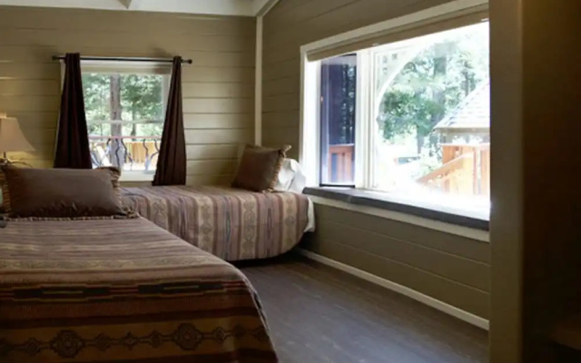 Silver Pines Lodge