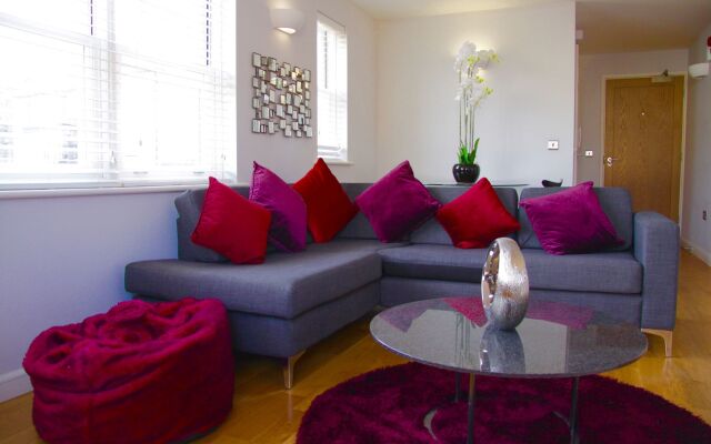 Lux Living Apartments - Marino Place
