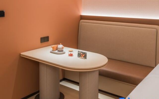 Orange Qingdao North Railway Station Hotel