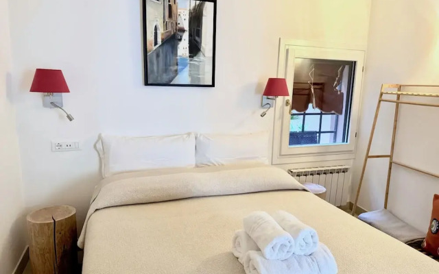 Ca' Penini canal view