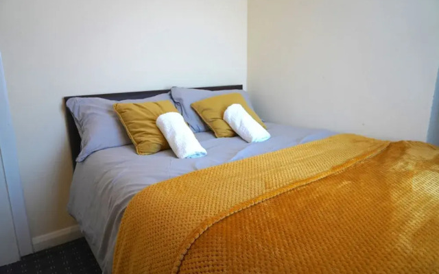 Peaceful Cosy 2 bed House in Manchester
