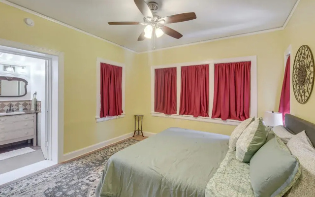 Walk to Main Street: Charming Roswell Home!