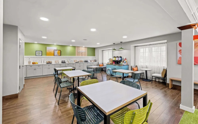 Comfort Inn & Suites Airport