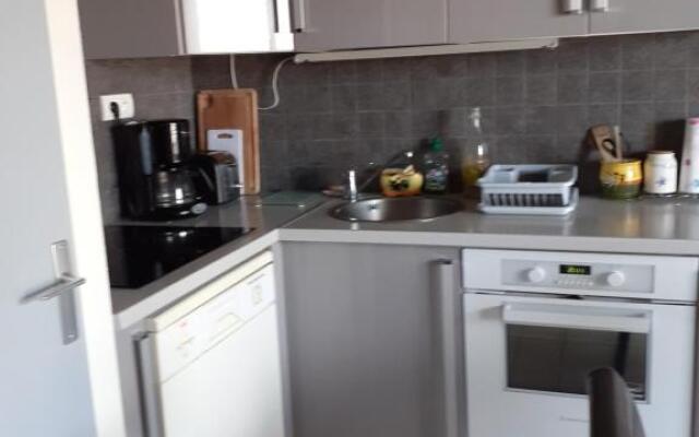 APPARTEMENT AU CALME AVEC PISCINE ET PARKING dans résidence securisée