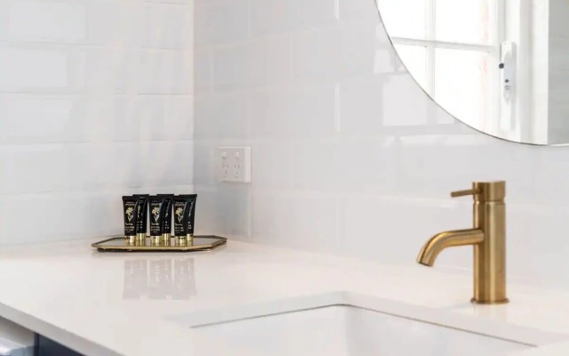 The 1920s - 'the Golden Palm' Suite Apartment