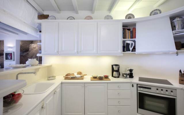 Villa Aerie - Sweeping Sea Views, Eclectic Style by Villarentalsgr