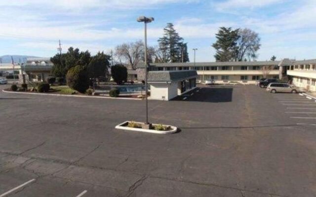 Econo Lodge Inn & Suites Central