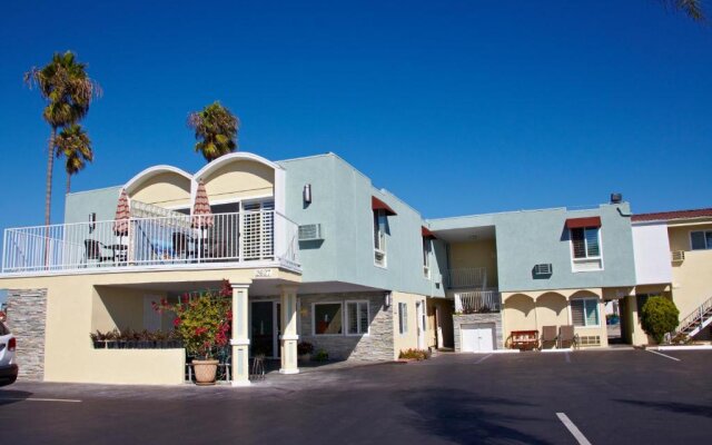Little Inn By The Bay Newport Beach