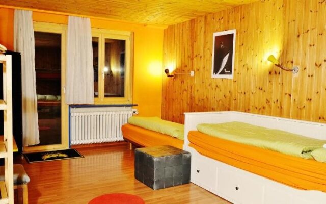 Backpacker Deluxe Hotel Capricorn
