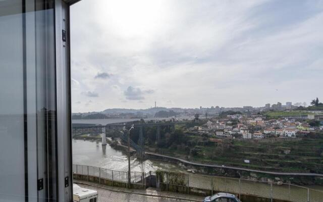 Trendy Flats - Instaworthy River View by Host Wise