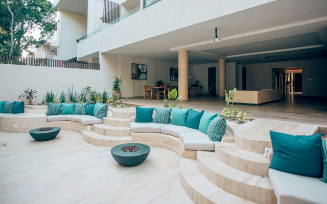 Modern chic 1 bedroom apt w/ rooftop infinity pool