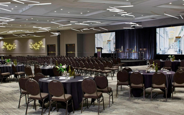 Renaissance St. Louis Airport Hotel
