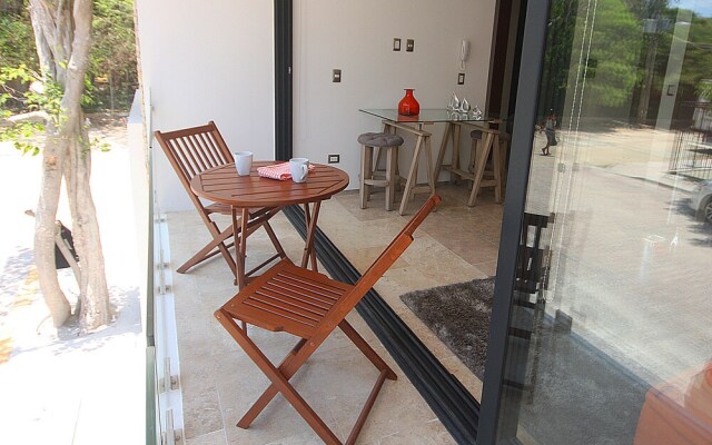 Menesse on the Beach 001 by iMexico