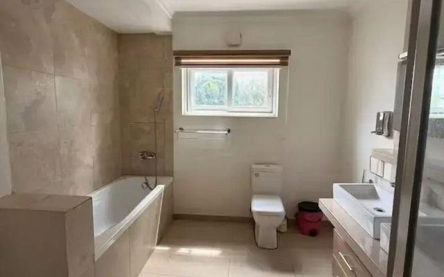 4BR Town House Cantonments. Pool. Garden