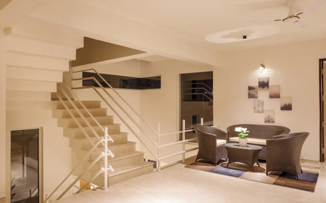 Golf View Home by Stayjadelawnprojector