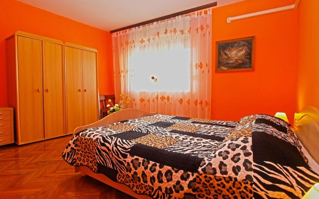 Apartment 1200