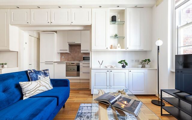 Modern 2 Bedroom Flat Near Queensway
