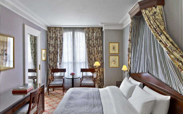 Le Dokhan’s Paris Arc de Triomphe, a Tribute Portfolio Hotel
