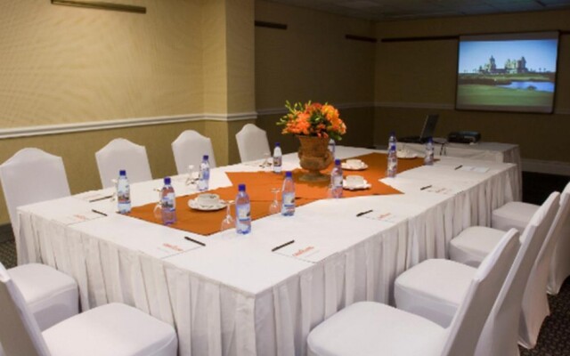 Graceland Hotel & Casino Country Club