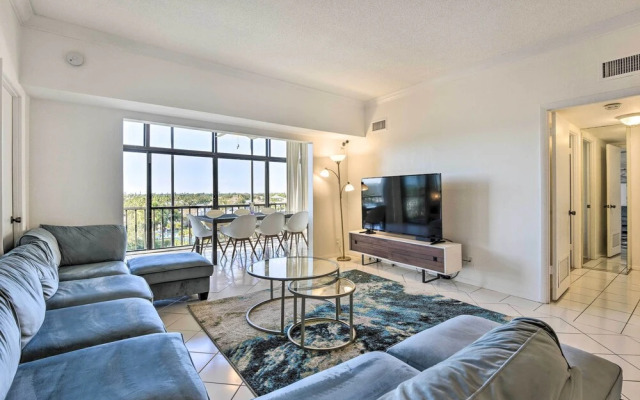 < 1 Mi to Siesta Key Beach: Condo w/ Pool