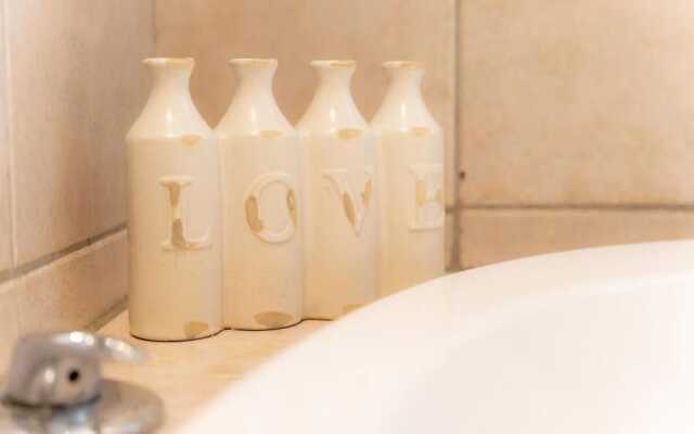 Fully Equipped Self Catering Unit