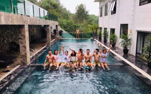 Lakeside Dailai Hotel