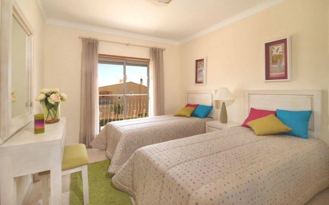 Oasis Parque Country Club