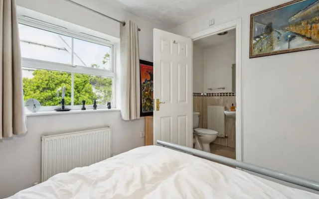 Urban Oasis - Modern 2B/2B Retreat Near Nature