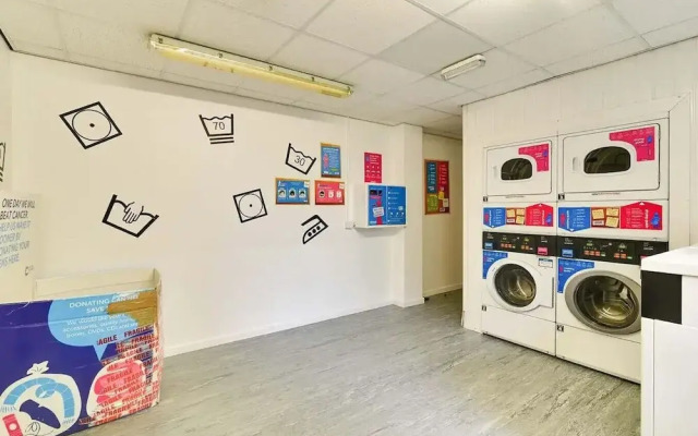 Student Spacious Studio at Islington II