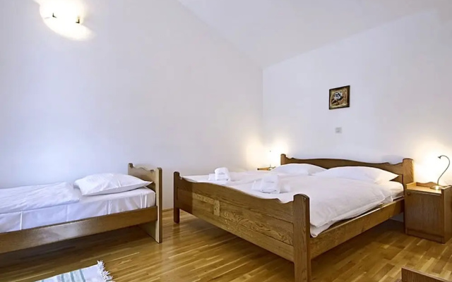 Spacious Villa With Private Pool and Enclosed Garden Near Porec and Beach - Villas_and_Bungalows in Porec - Photo 2