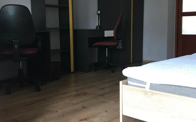 Затишна квартира в спальному районі