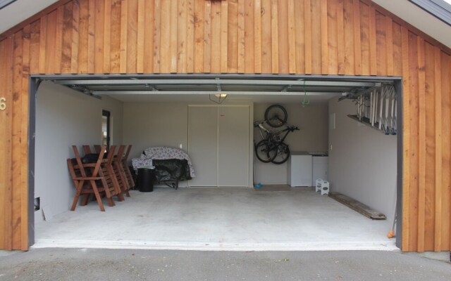 6 Mt Isobel Place