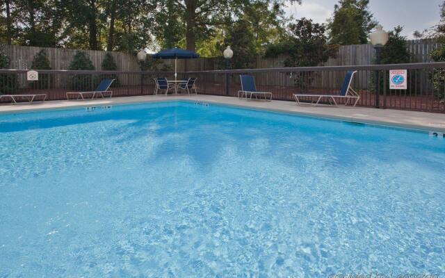 Holiday Inn Express Hotel and Suites Kinston by IHG